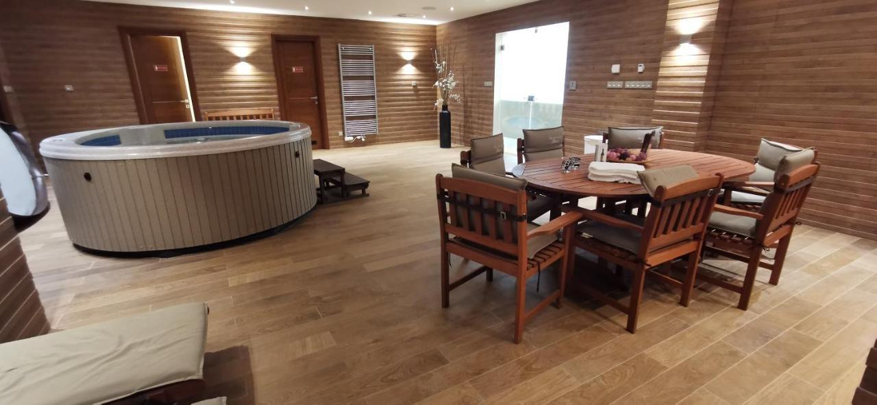 קרלובי וארי Moser Apartment Carlsbad מראה חיצוני תמונה